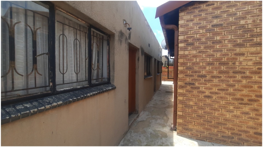 3 Bedroom Property for Sale in Emfihlweni Gauteng