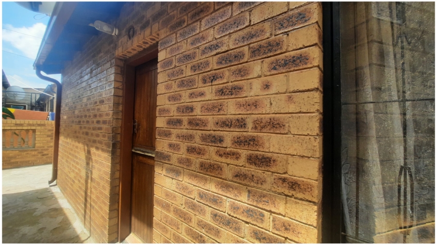 3 Bedroom Property for Sale in Emfihlweni Gauteng