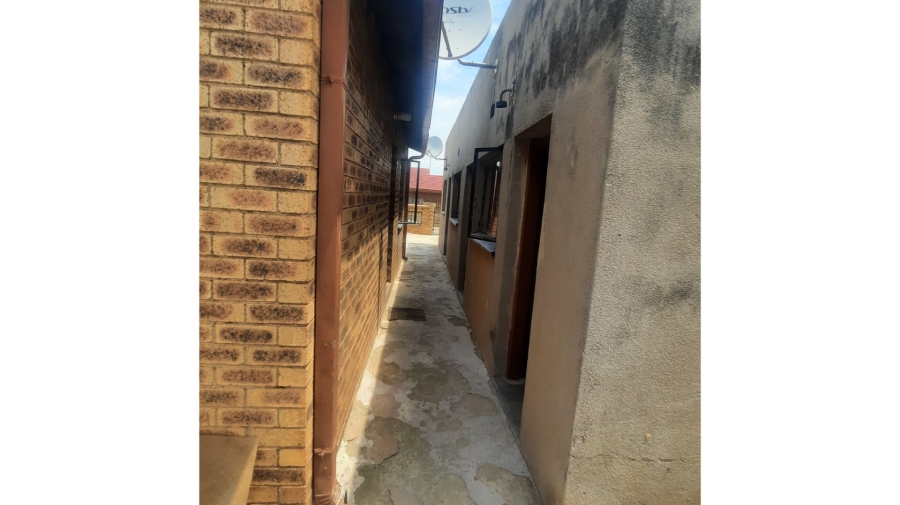 3 Bedroom Property for Sale in Emfihlweni Gauteng