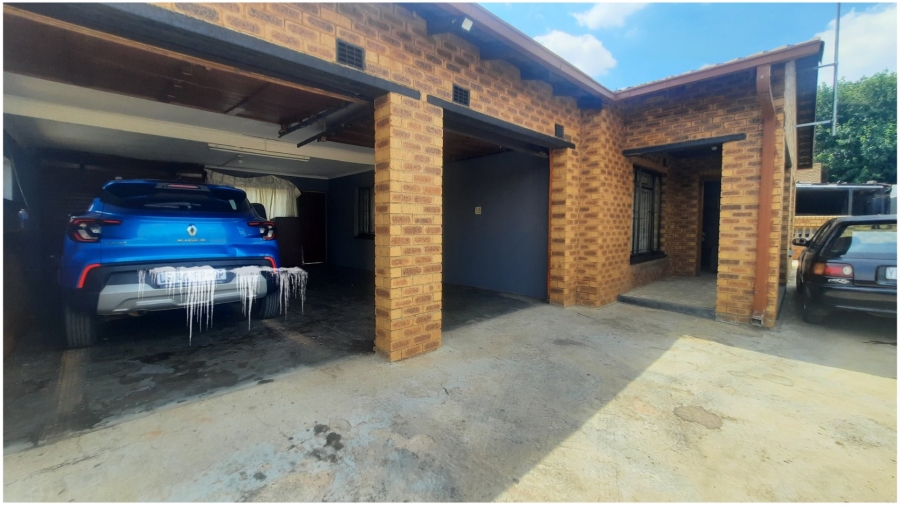 3 Bedroom Property for Sale in Emfihlweni Gauteng
