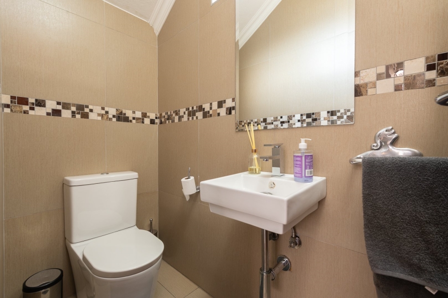 5 Bedroom Property for Sale in Meyersdal Nature Estate Gauteng