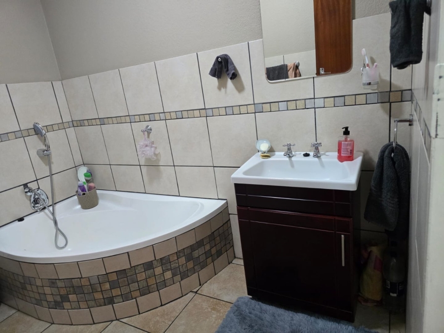 3 Bedroom Property for Sale in Barvallen Gauteng