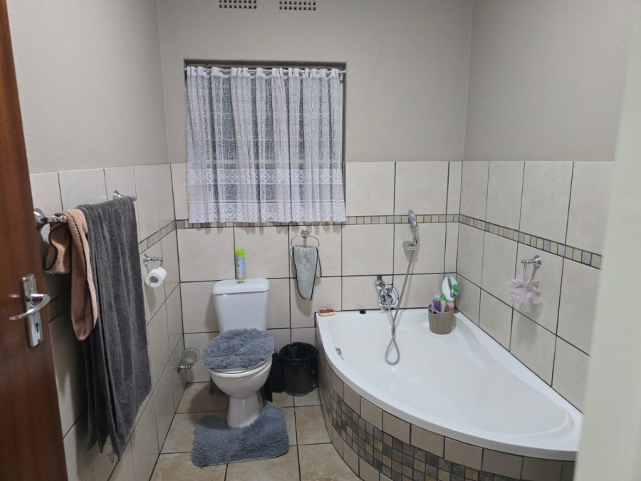 3 Bedroom Property for Sale in Barvallen Gauteng