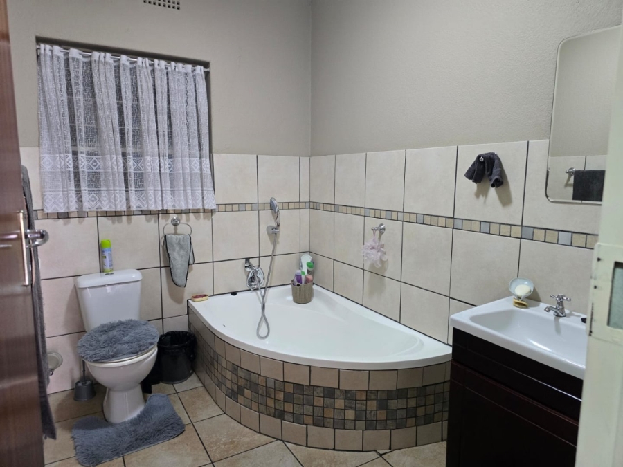 3 Bedroom Property for Sale in Barvallen Gauteng