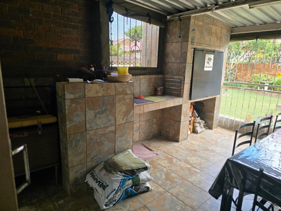 3 Bedroom Property for Sale in Barvallen Gauteng