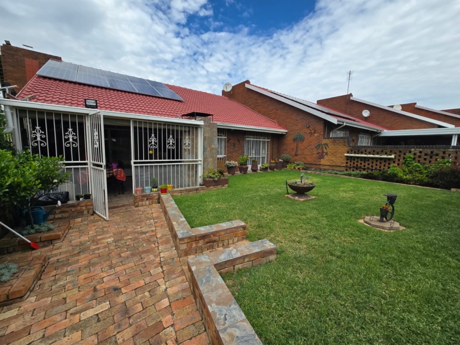 3 Bedroom Property for Sale in Barvallen Gauteng