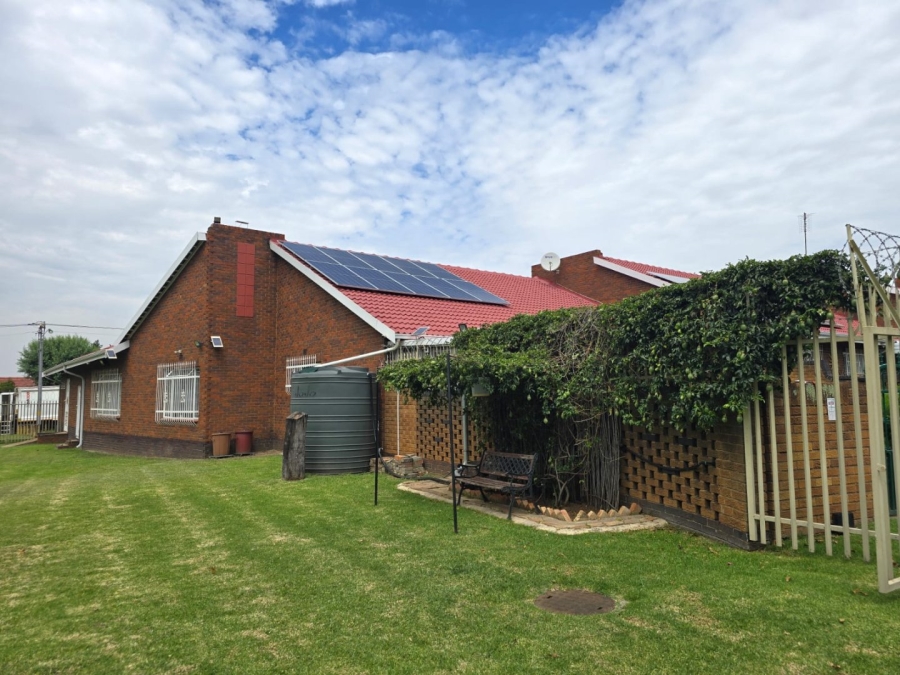 3 Bedroom Property for Sale in Barvallen Gauteng