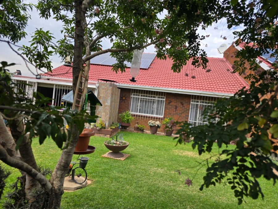 3 Bedroom Property for Sale in Barvallen Gauteng