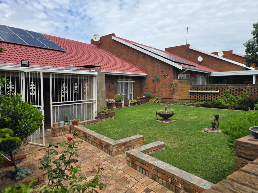 3 Bedroom Property for Sale in Barvallen Gauteng