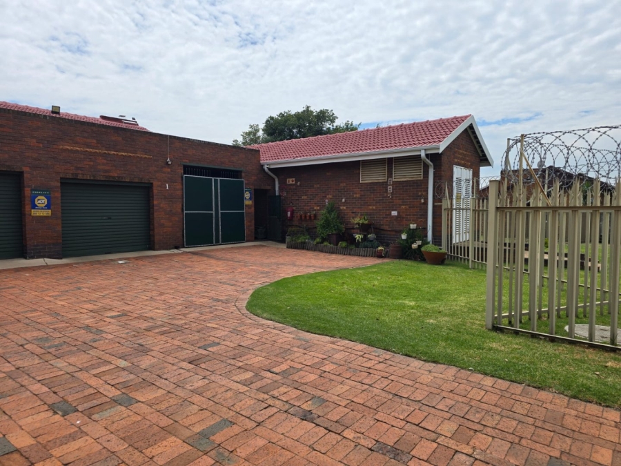 3 Bedroom Property for Sale in Barvallen Gauteng