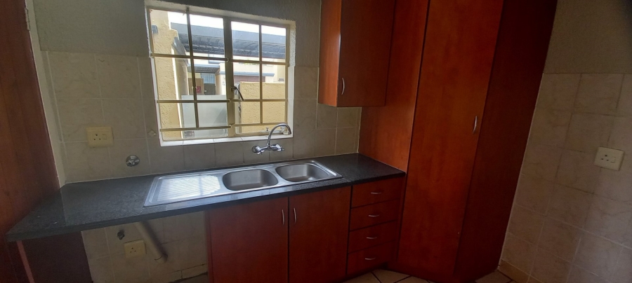 To Let 2 Bedroom Property for Rent in Annlin Gauteng