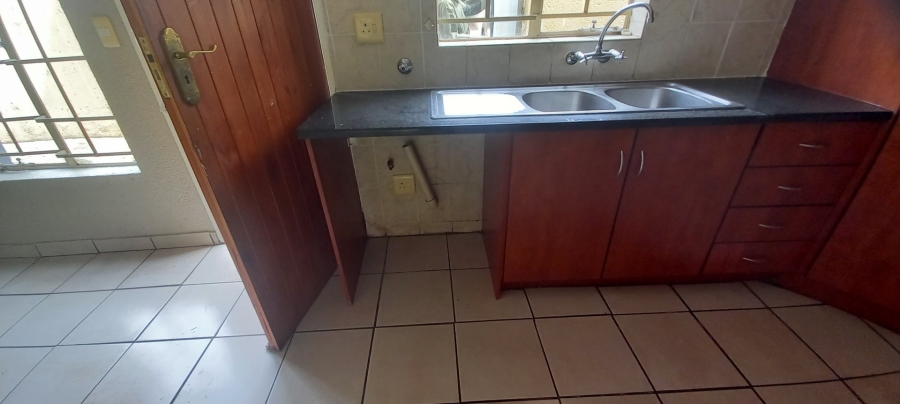 To Let 2 Bedroom Property for Rent in Annlin Gauteng