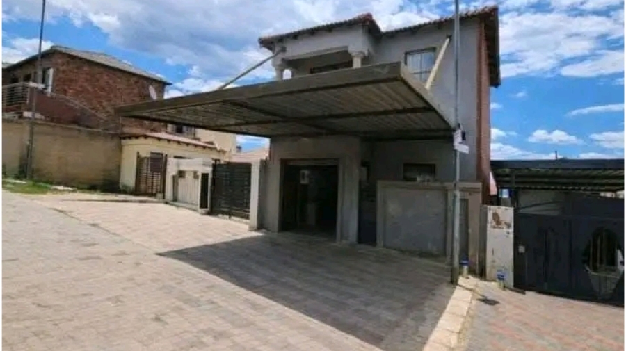 2 Bedroom Property for Sale in Clayville Gauteng