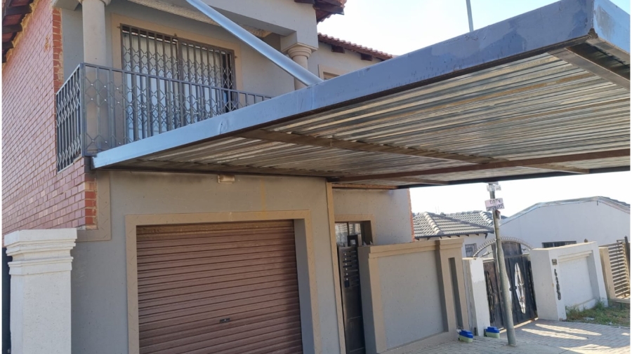 2 Bedroom Property for Sale in Clayville Gauteng