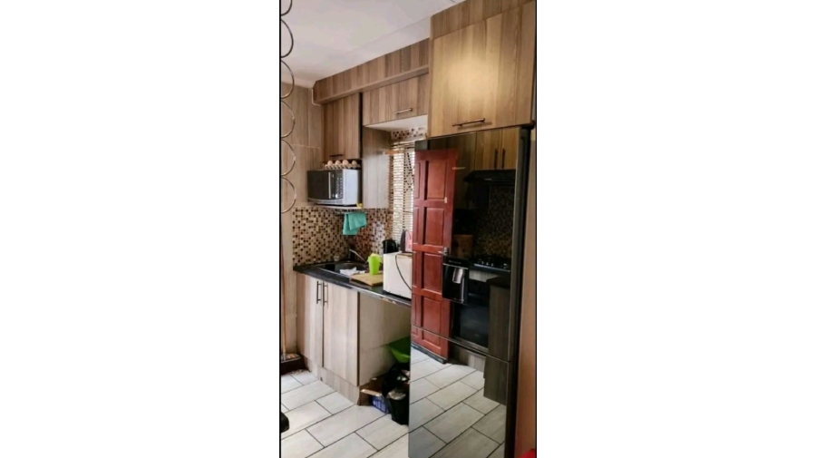 2 Bedroom Property for Sale in Clayville Gauteng