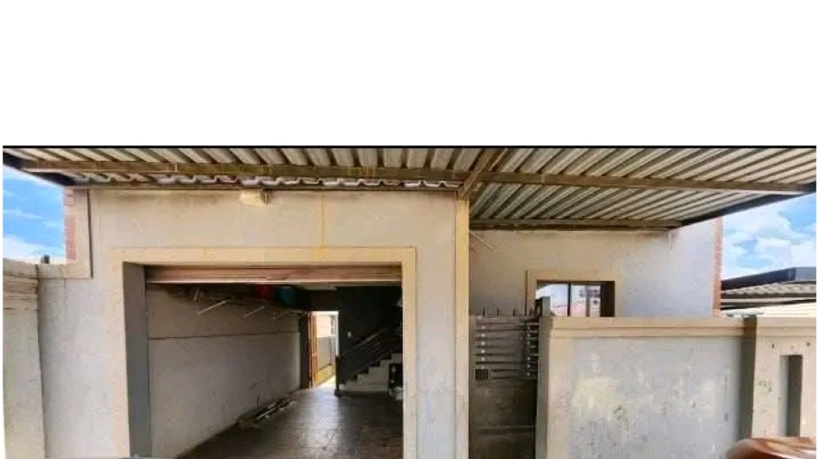 2 Bedroom Property for Sale in Clayville Gauteng