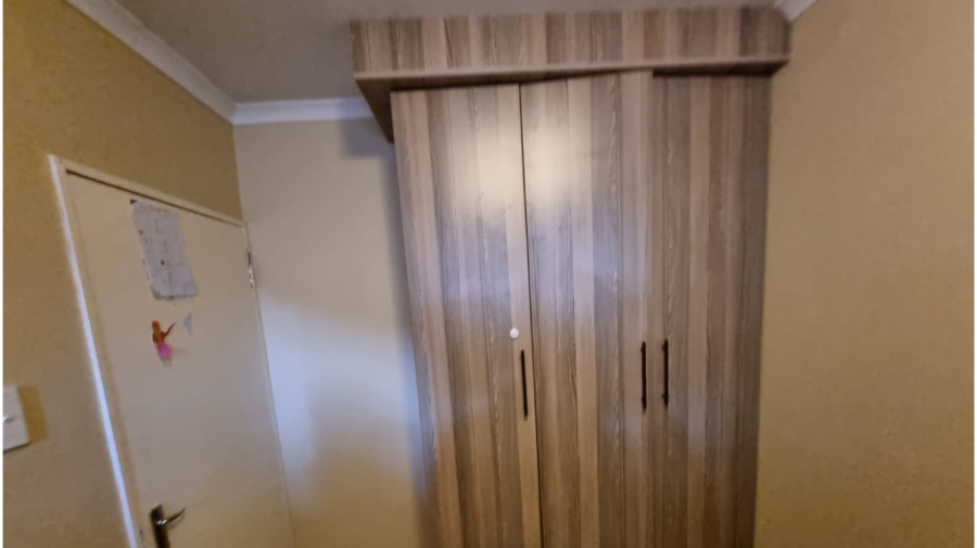 2 Bedroom Property for Sale in Clayville Gauteng