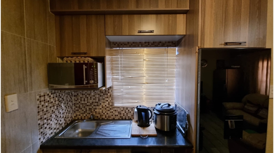 2 Bedroom Property for Sale in Clayville Gauteng