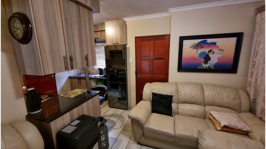 2 Bedroom Property for Sale in Clayville Gauteng