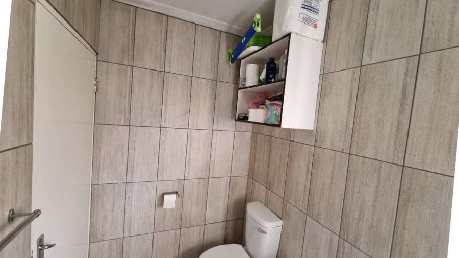 2 Bedroom Property for Sale in Clayville Gauteng