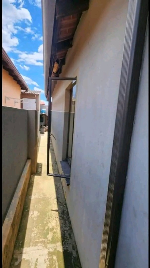 2 Bedroom Property for Sale in Clayville Gauteng