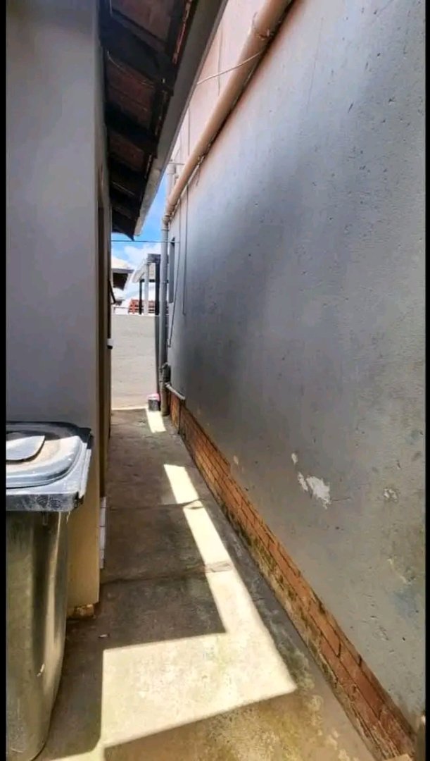 2 Bedroom Property for Sale in Clayville Gauteng