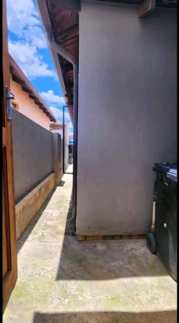 2 Bedroom Property for Sale in Clayville Gauteng