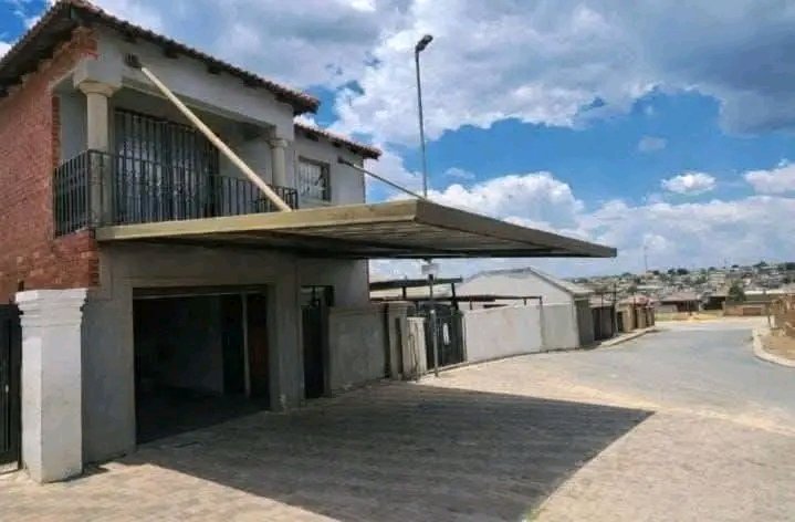 2 Bedroom Property for Sale in Clayville Gauteng