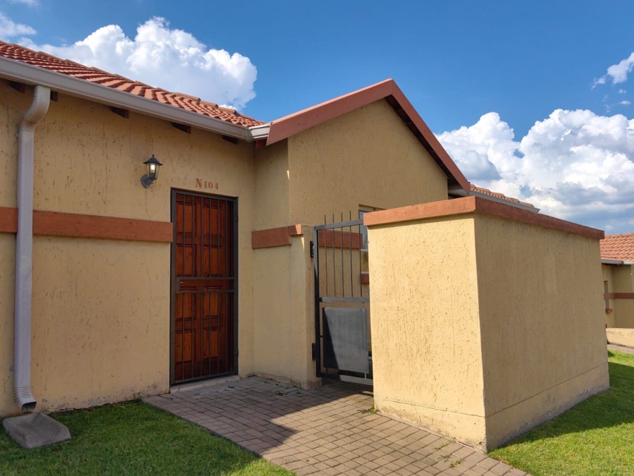 2 Bedroom Property for Sale in Ormonde View Gauteng