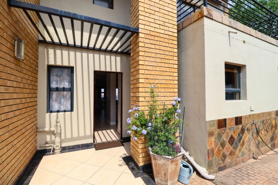 To Let  Bedroom Property for Rent in Aquavista Mountain Estate Gauteng