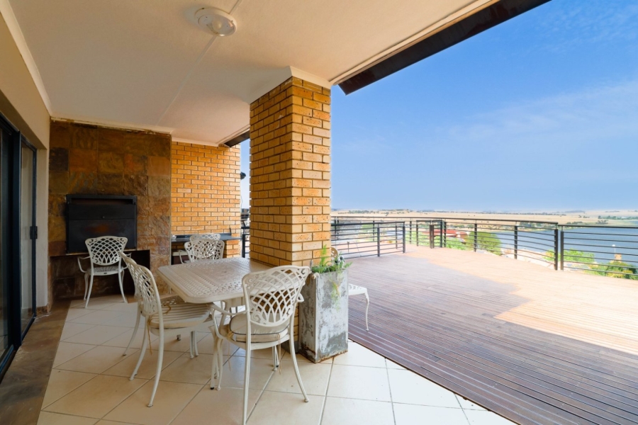 To Let  Bedroom Property for Rent in Aquavista Mountain Estate Gauteng