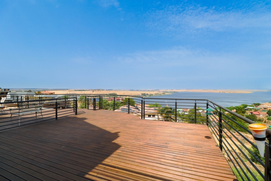 To Let  Bedroom Property for Rent in Aquavista Mountain Estate Gauteng