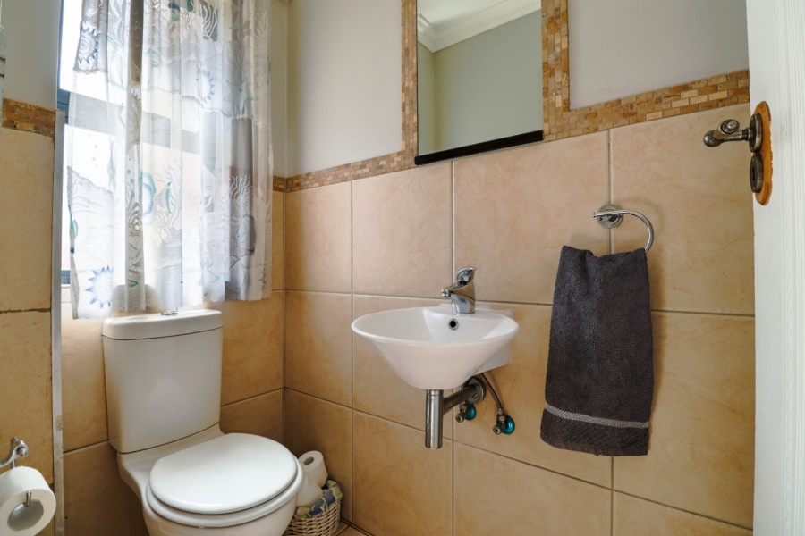 To Let  Bedroom Property for Rent in Aquavista Mountain Estate Gauteng