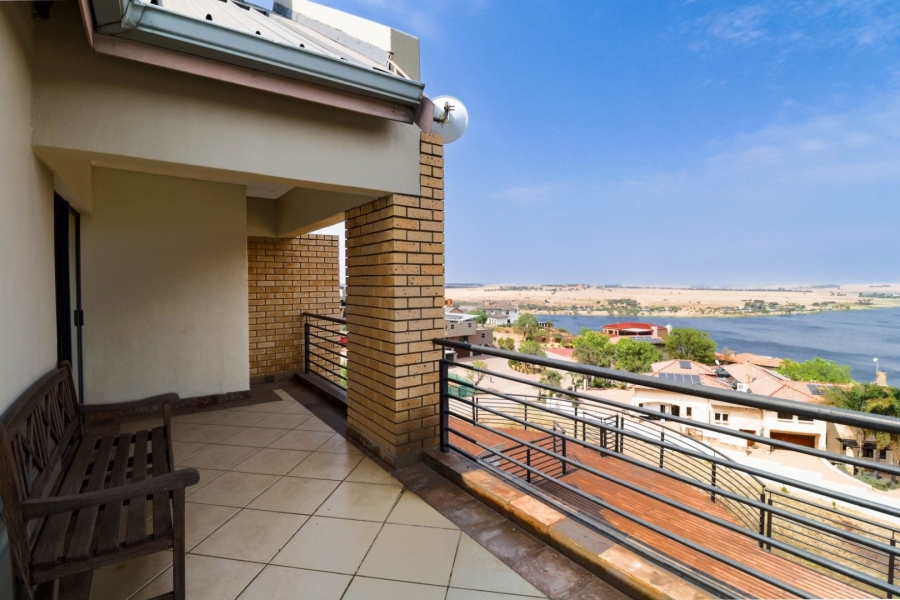 To Let  Bedroom Property for Rent in Aquavista Mountain Estate Gauteng