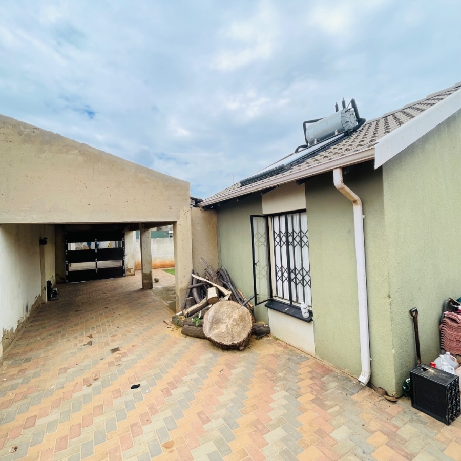 2 Bedroom Property for Sale in Sky City Gauteng