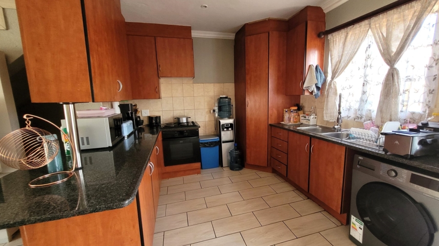 3 Bedroom Property for Sale in Annlin Gauteng