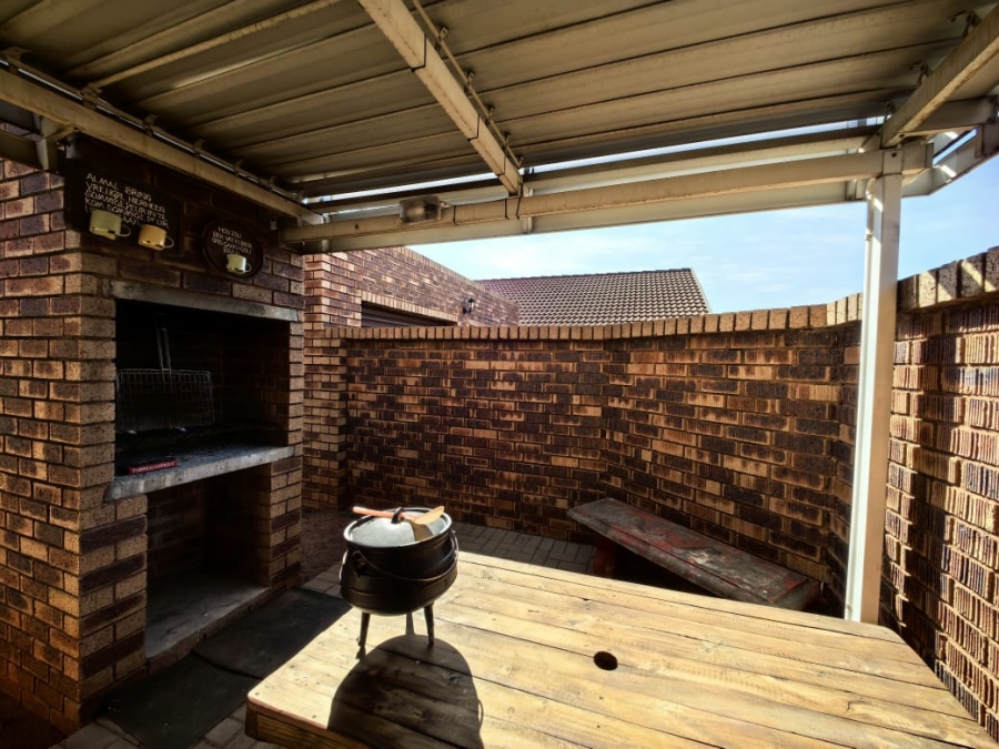 3 Bedroom Property for Sale in Magalieskruin Gauteng