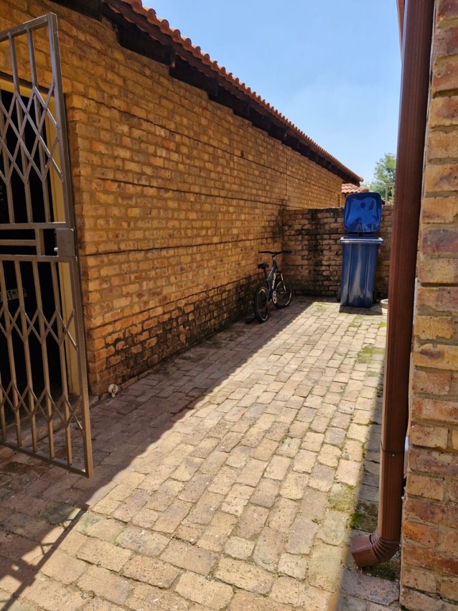 3 Bedroom Property for Sale in Annlin Gauteng