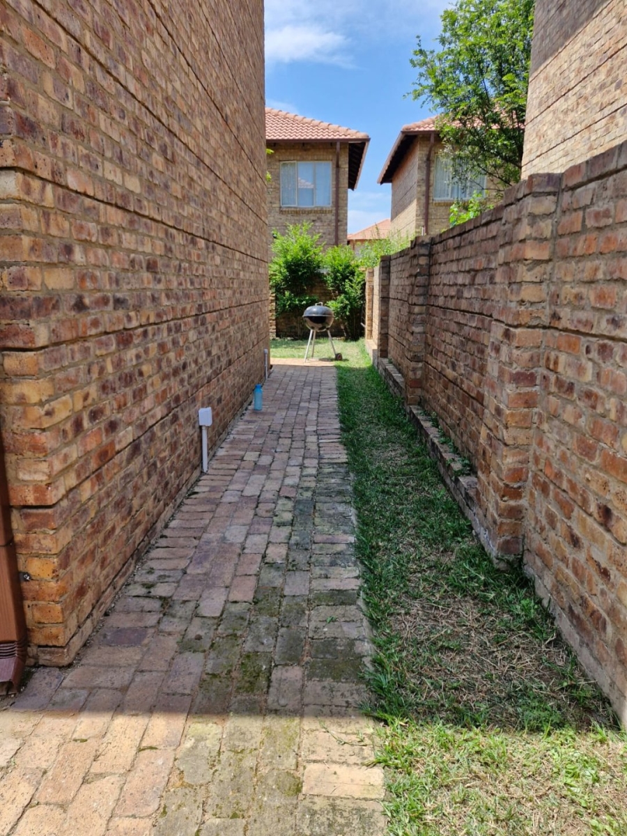 3 Bedroom Property for Sale in Annlin Gauteng