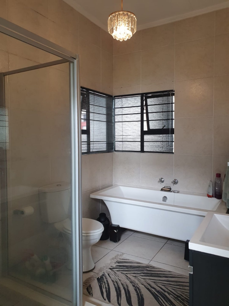 1 Bedroom Property for Sale in Greenstone Hill Gauteng
