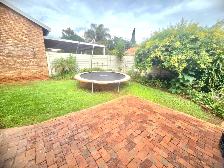 To Let 2 Bedroom Property for Rent in Eldoraigne Gauteng