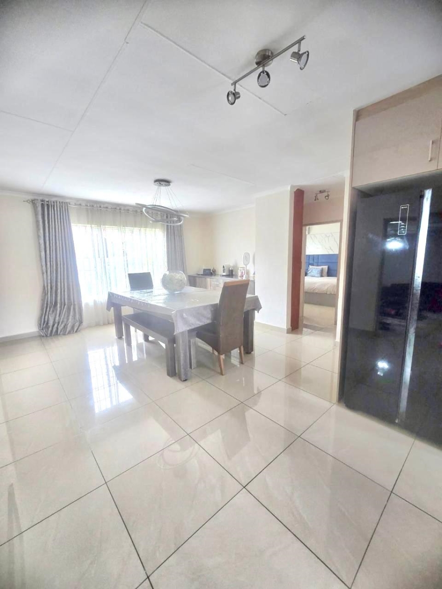 To Let 2 Bedroom Property for Rent in Eldoraigne Gauteng