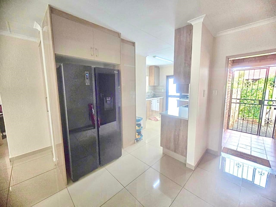 To Let 2 Bedroom Property for Rent in Eldoraigne Gauteng