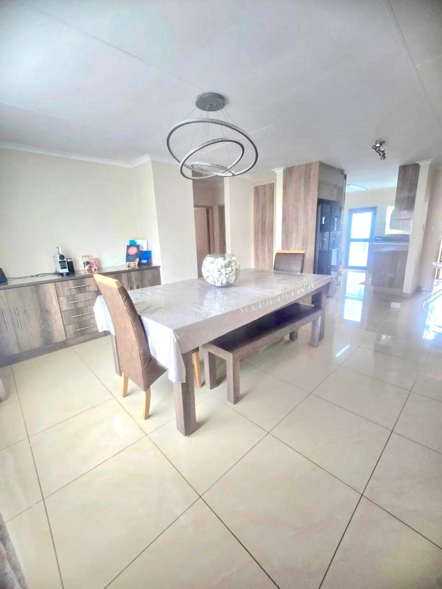 To Let 2 Bedroom Property for Rent in Eldoraigne Gauteng