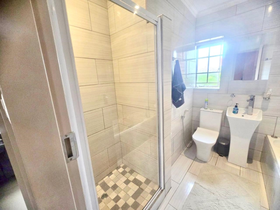 To Let 2 Bedroom Property for Rent in Eldoraigne Gauteng