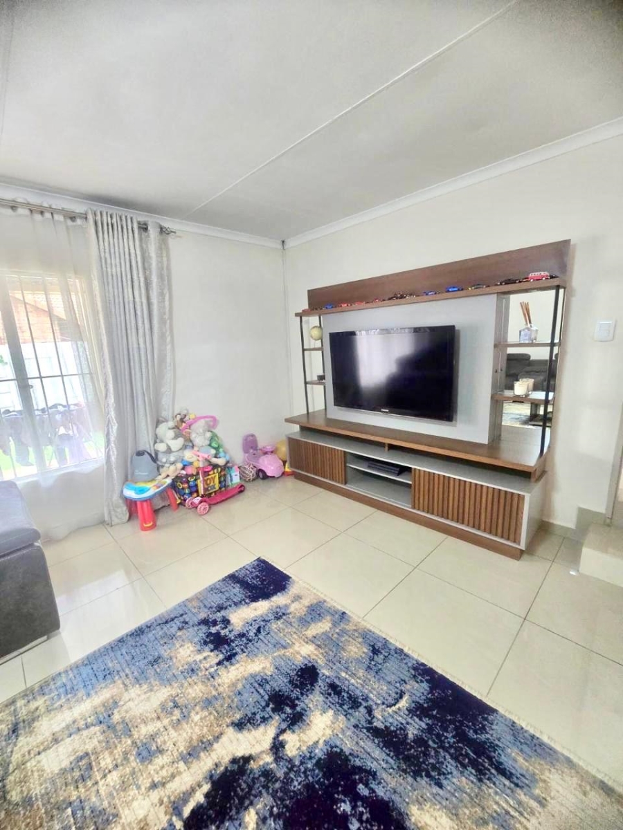 To Let 2 Bedroom Property for Rent in Eldoraigne Gauteng