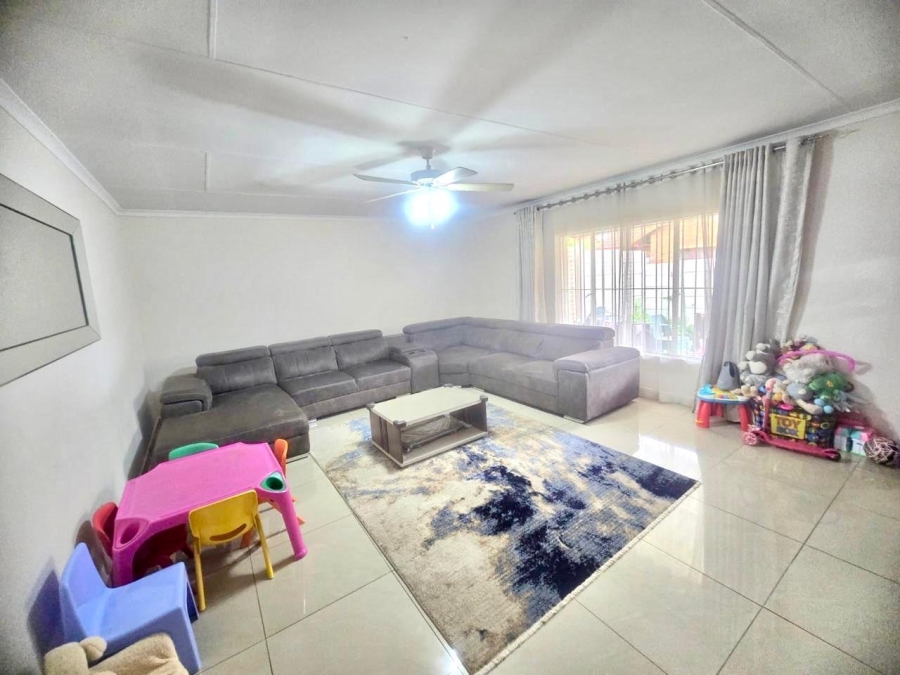 To Let 2 Bedroom Property for Rent in Eldoraigne Gauteng
