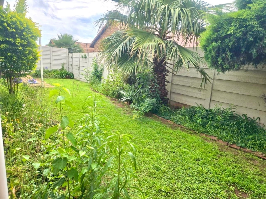 To Let 2 Bedroom Property for Rent in Eldoraigne Gauteng