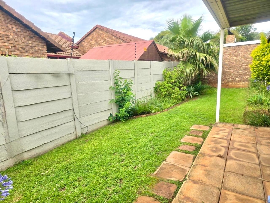 To Let 2 Bedroom Property for Rent in Eldoraigne Gauteng