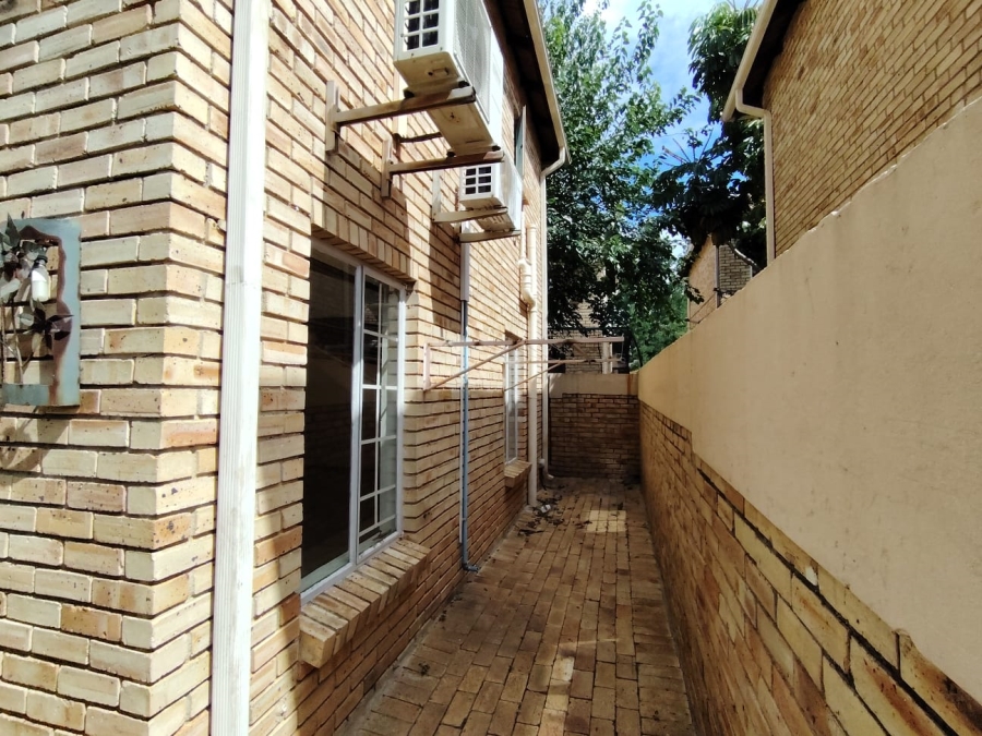 3 Bedroom Property for Sale in Heuwelsig Estate Gauteng